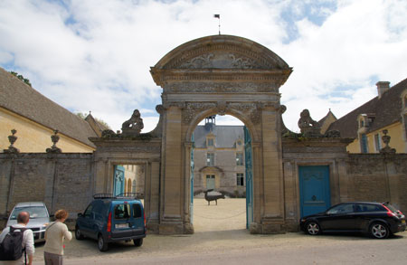 Jardins du Chateau de Brcy.